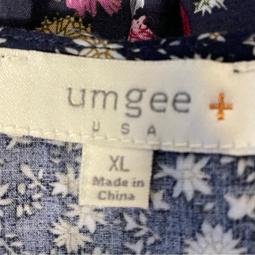 Umgee Navy Floral Tunic - Picture 3 of 6